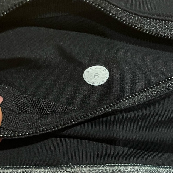 Lululemon Run times shorts, size 6 - Picture 6 of 9